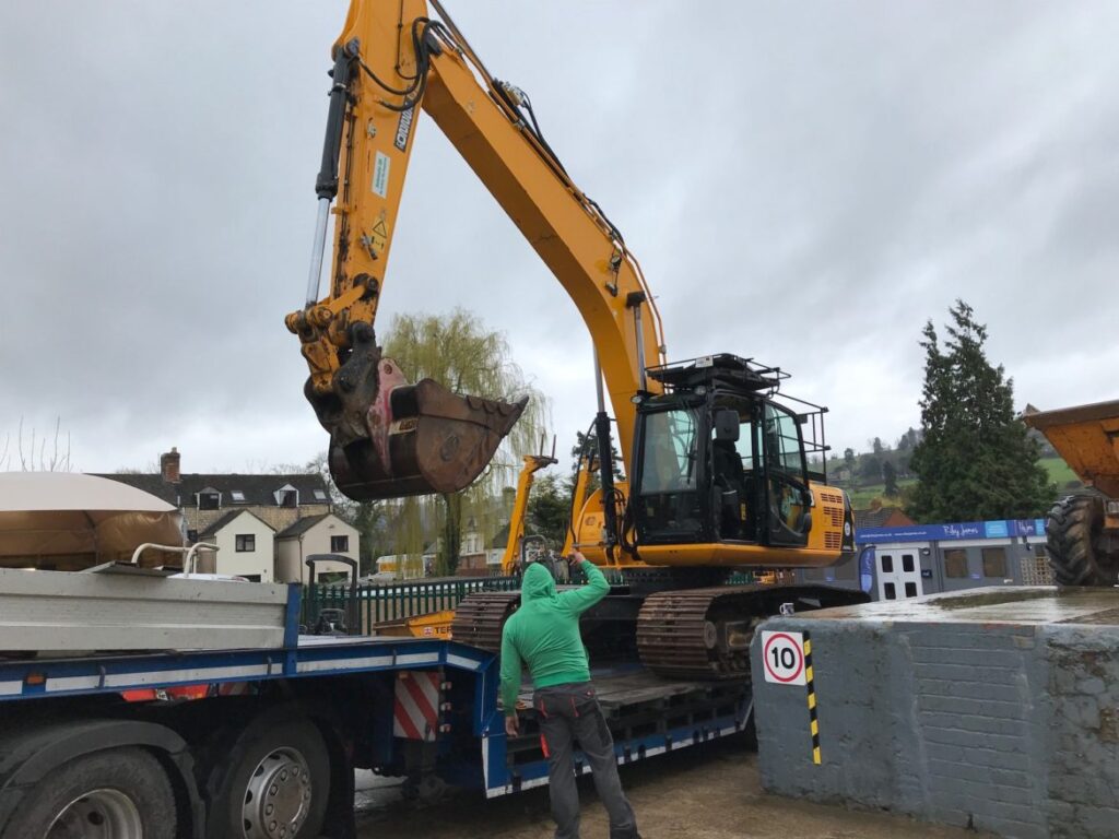 jcb js220lc excavator being loaded for ukraine