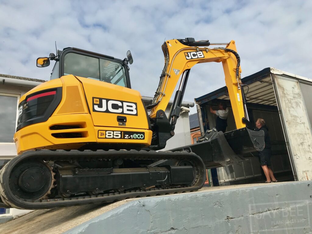 jcb 85z-1 excavator loaded for portugal 